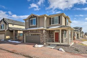 Modern Aurora Getaway 22 Mi to Downtown Denver