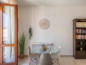 Apartment on Shopping street