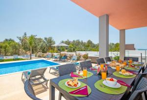 Villa Riviera by Algarve Vacation