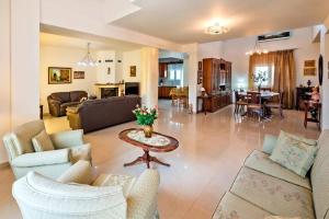 Art Antique Deluxe Villa