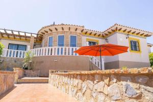 Casa Lilly-Rose, a beautiful 3 bedroom detached villa a short walk to the Villamartin Plaza & Golf course