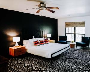 Superior King Room room in Wimberley Inn