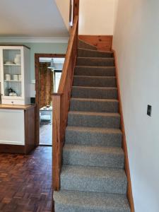 Country Style, 2 bedroom house, Parking and superb location