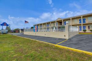 Motel 6-Americus, GA