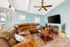 Five Bedroom House room in The Orange Crush