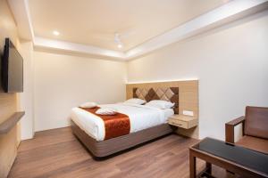 Lee-Benz ARK HOTEL