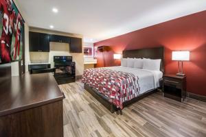 Suite One King Bed with Kitchenette - Smoke Free room in Ocean's Edge Hotel Port AransasTX