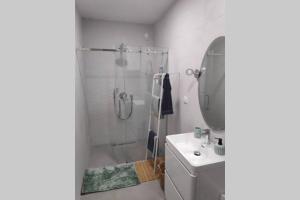 Soho City Apartment with Garage