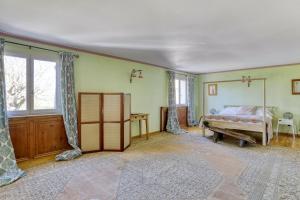 Maisons de vacances Maison de 4 chambres avec piscine privee jardin clos et wifi a Montignac Charente : photos des chambres