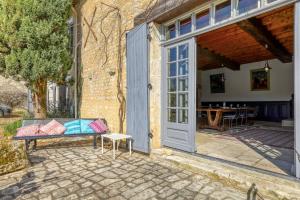 Maisons de vacances Maison de 4 chambres avec piscine privee jardin clos et wifi a Montignac Charente : photos des chambres