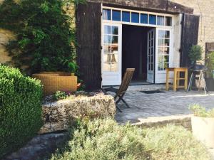 Maisons de vacances Maison de 4 chambres avec piscine privee jardin clos et wifi a Montignac Charente : photos des chambres