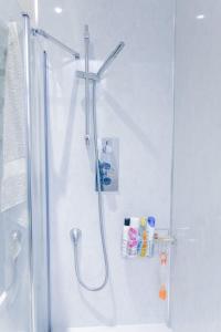 Newly Furnished 2 Bedroom Apartment on Leith Walk