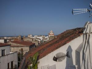 Lets Holidays Charming fisherman house with terrace