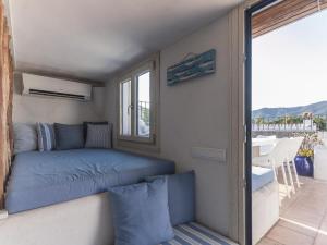 Lets Holidays Charming fisherman house with terrace