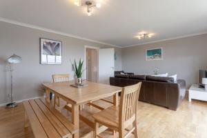 Bright Modern One-Bed with Stunning View of Thames