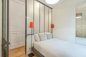 Charming Apartment with Balcony - 5 min Republique - image 1