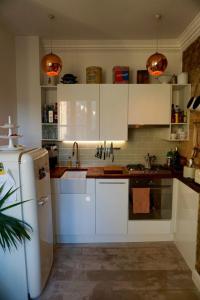 Beautiful Canalside 1-Bedroom Flat with Terrace