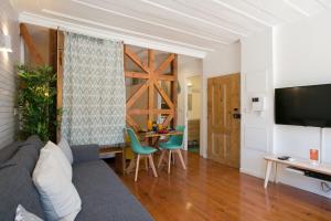 Sunny photographers Studio wBalcony in Alcântara