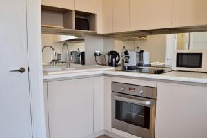 Stylish 1 Bedroom Studio near Canary Wharf - image 1