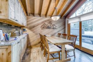 Meadow House 30 | Discover Sunriver