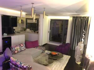 BEAUTIFUL PLACE WITH BREATHTAKING PRIVATE ROOFTOP TERRACE 210m2 IN CITY OF LOVE PARIS