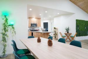 Pine Mountain Club Villa with Sauna, Deck and Views!