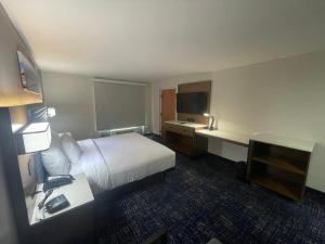 King Room - Disability Access - Non-Smoking room in Wingate by Wyndham Panama City Area Lynn Haven