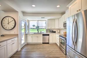 Palm Desert Escape with Patio, Grill and Fire Pit