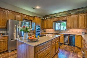 16-Acre Pilot Point Ranch: Private Pond