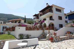 Pleoussa Studio and Apartments Skopelos Greece