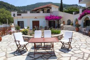 Pleoussa Studio and Apartments Skopelos Greece