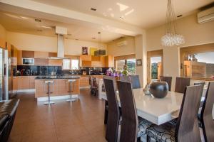 Luxury 6-Bedroom Villa With Private Pool- Villa Prigipessa