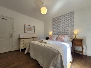 B&B / Chambres d'hotes Les Portails Bleus : photos des chambres