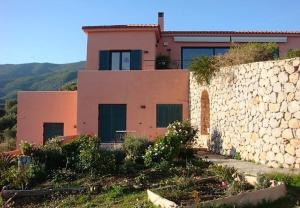 A beautiful and cozy summer house in Galatas Poros-Island Greece