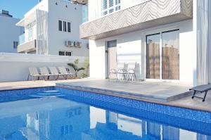 Nissini Blanco, 3 bedroom villa with private pool, 5 min to the beach