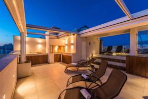 Penthouse with roof terrace with jacuzzi
