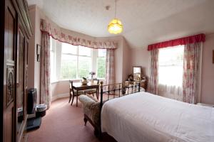 Double Room with Mountain View room in Woodhill House
