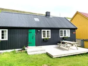 Charming old style shanty - Leynar