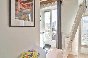 NEW Mezzanine Studio in the Heart of Paris (4F)