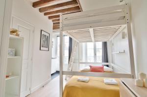 Stylish Mezzanine Studio in the Heart of Paris 3F