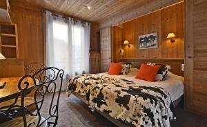 Double Room with Village View room in La Clef des Champs