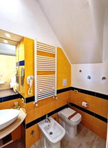 Double or Twin Room with Private Bathroom
