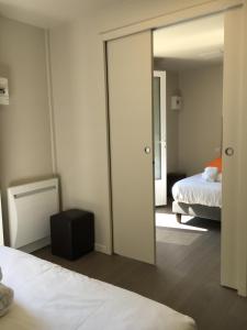 Hotels Les Bains Boyardville - Hotel et Restaurant : photos des chambres
