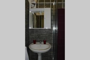 "Little Sicilian Home"-room with a private bathroom & kitchen -fridge - and shared a beautiful terrace on Hostel Taormina Center