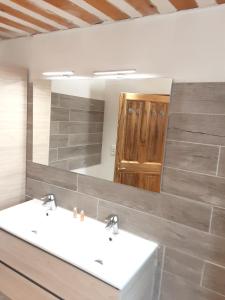 Villa confortable avec piscine privée à Saint-Saturnin-lès-Apt