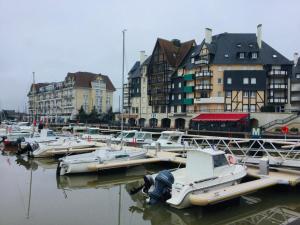 Bateaux-hotels Sejour insolite a bord du number one : photos des chambres