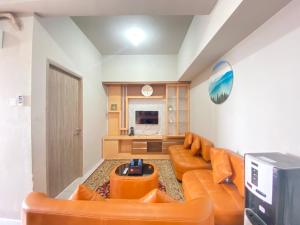 Comfy 2BR Apartment at Newton Residence near Tol Buah Batu By Travelio