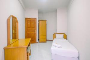 Spacious and Strategic 3BR Kondominium Juanda Apartment By Travelio