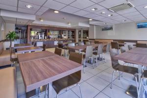 Hotels B&B HOTEL Saint Jean de Luz : photos des chambres