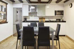Three-Bedroom Apartment room in JERO - Basque Stay